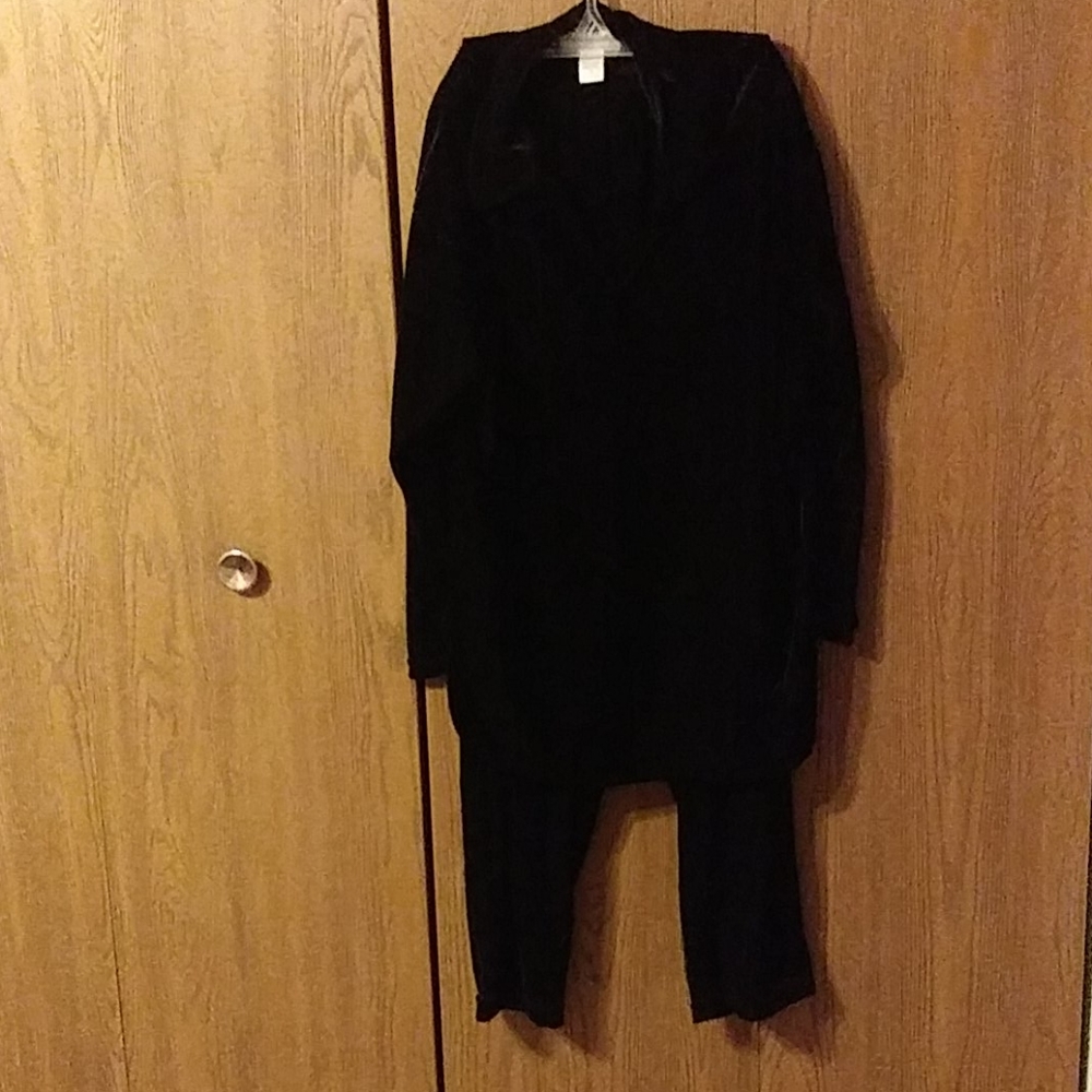 A Black Polyester Pant Suit